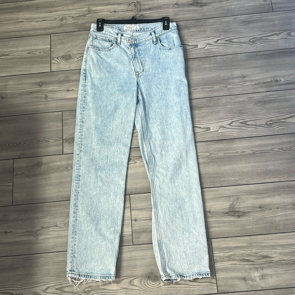 Abercrombie and Fitch Ultra High Rise 90s Straight